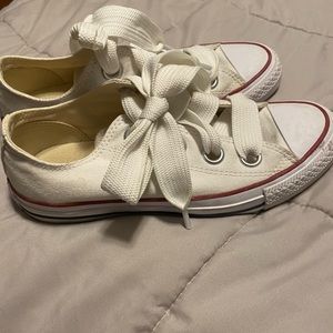 Womens 7 white converse